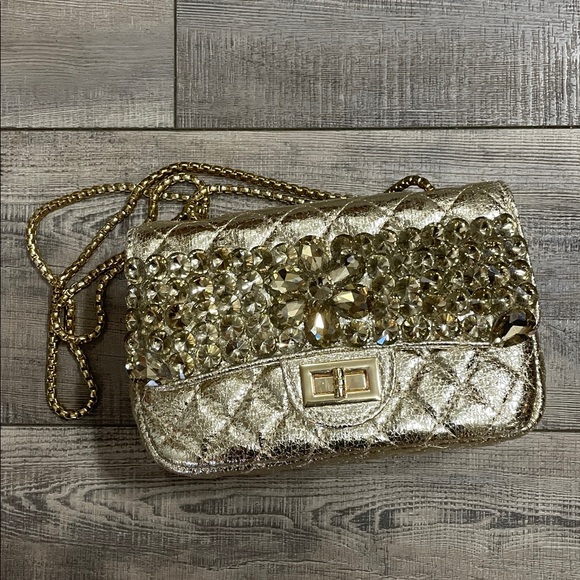 Elegant Gold Quilted Women's Bag - Picture 11 of 13